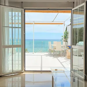 chalet-adosado-frente-al-mar-con-piscina-benalmadena-costa.1costadelsol.com/